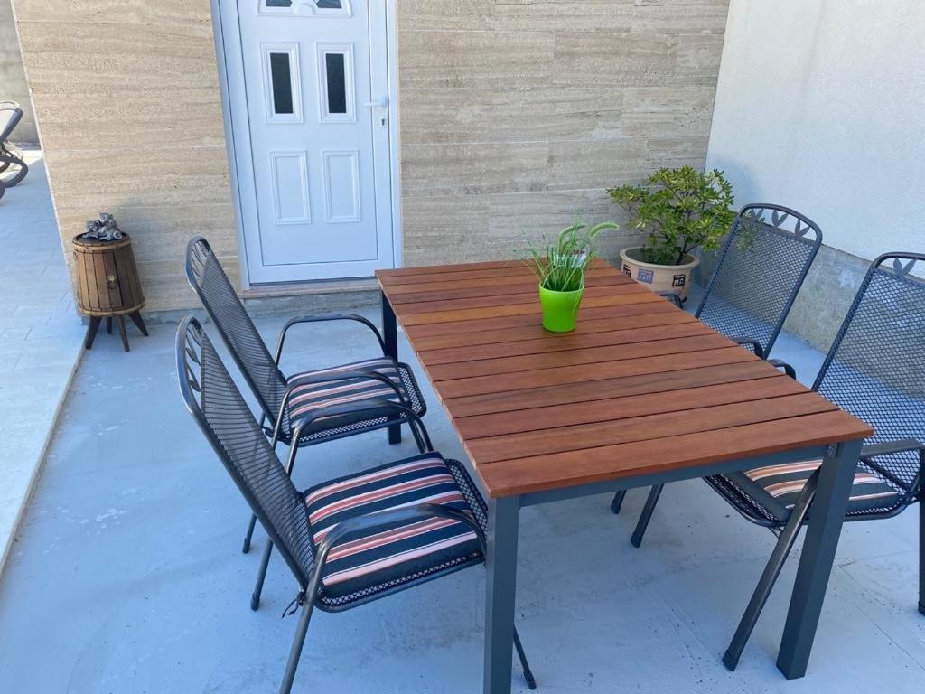 Croliday Apartment With Pool Nin Vrsi Buitenkant foto
