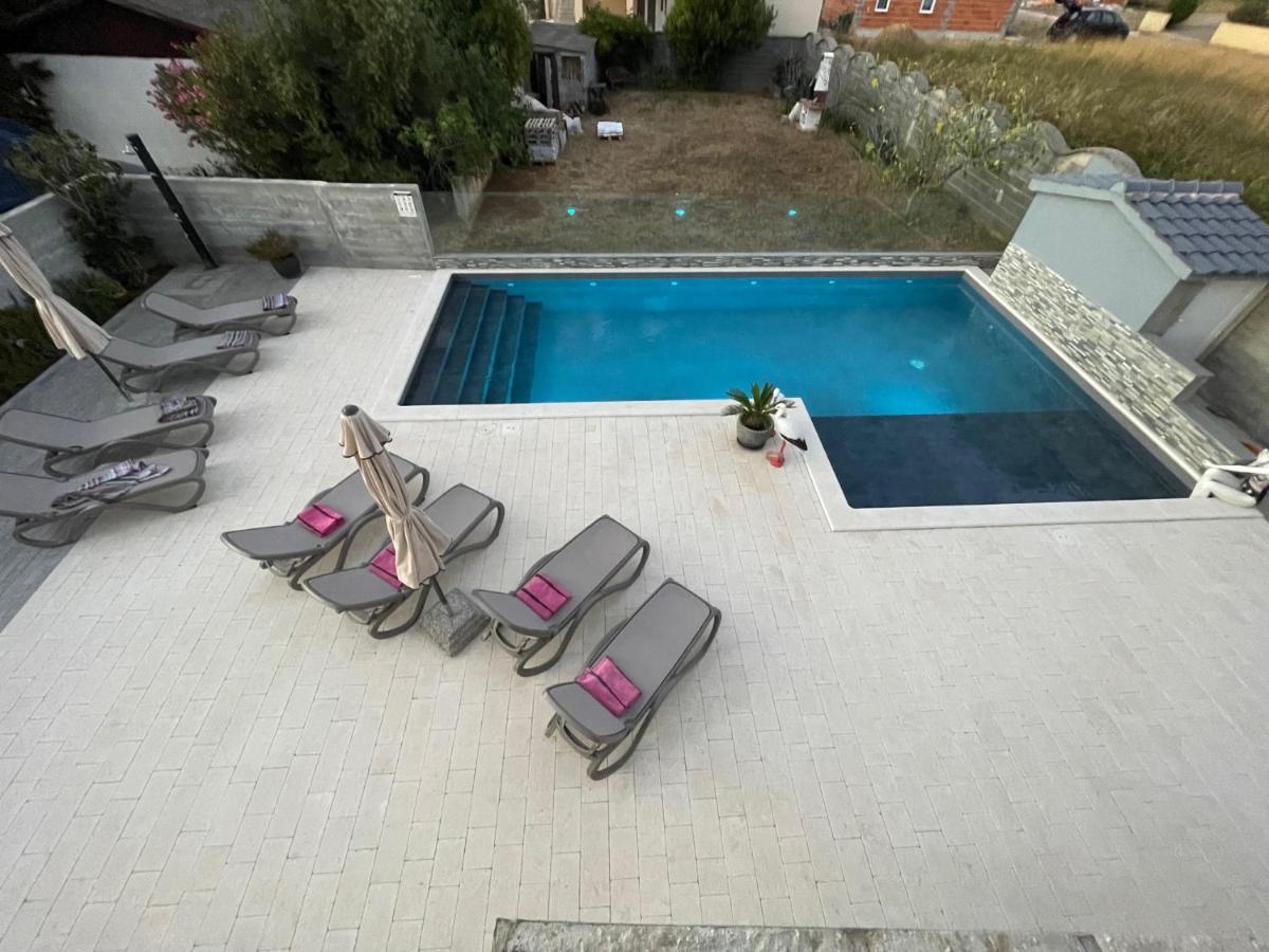 Croliday Apartment With Pool Nin Vrsi Buitenkant foto