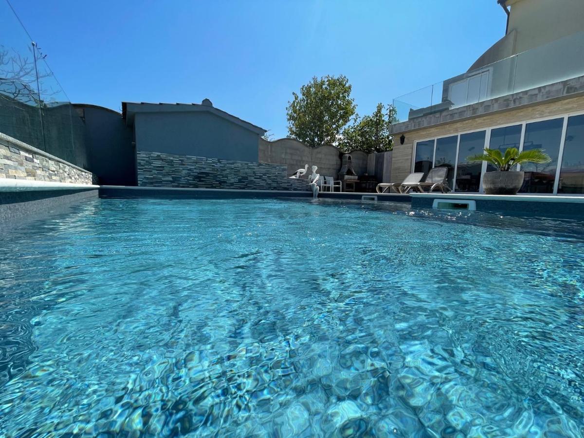 Croliday Apartment With Pool Nin Vrsi Buitenkant foto