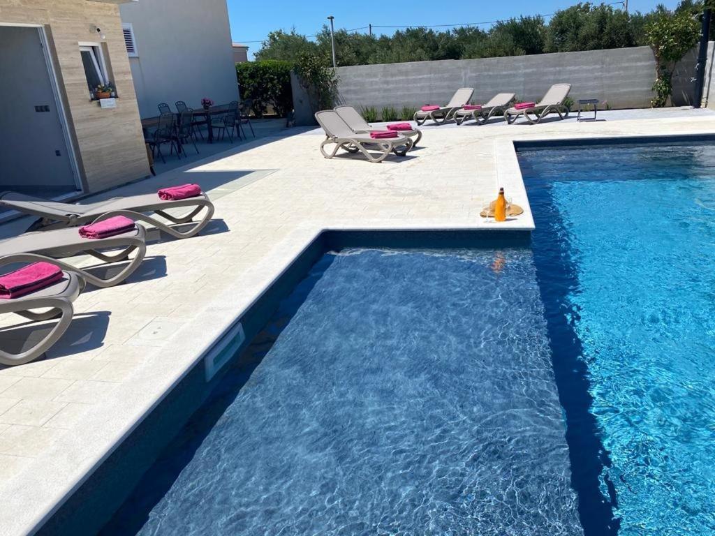 Croliday Apartment With Pool Nin Vrsi Buitenkant foto