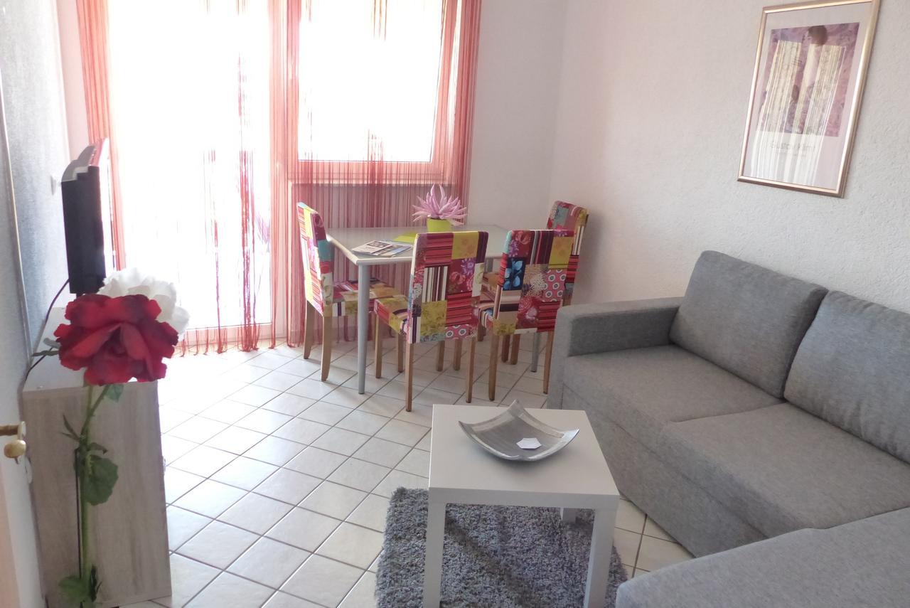 Croliday Apartment With Pool Nin Vrsi Buitenkant foto