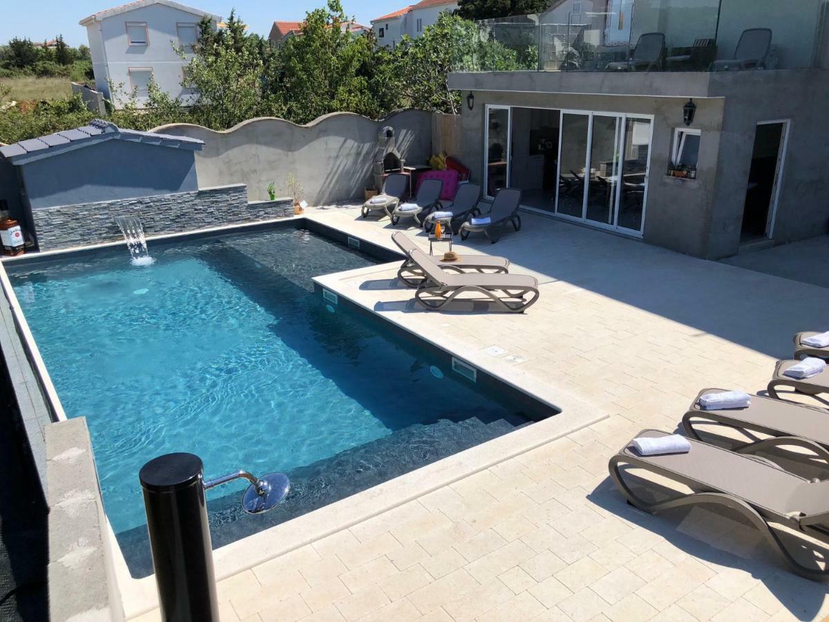 Croliday Apartment With Pool Nin Vrsi Buitenkant foto