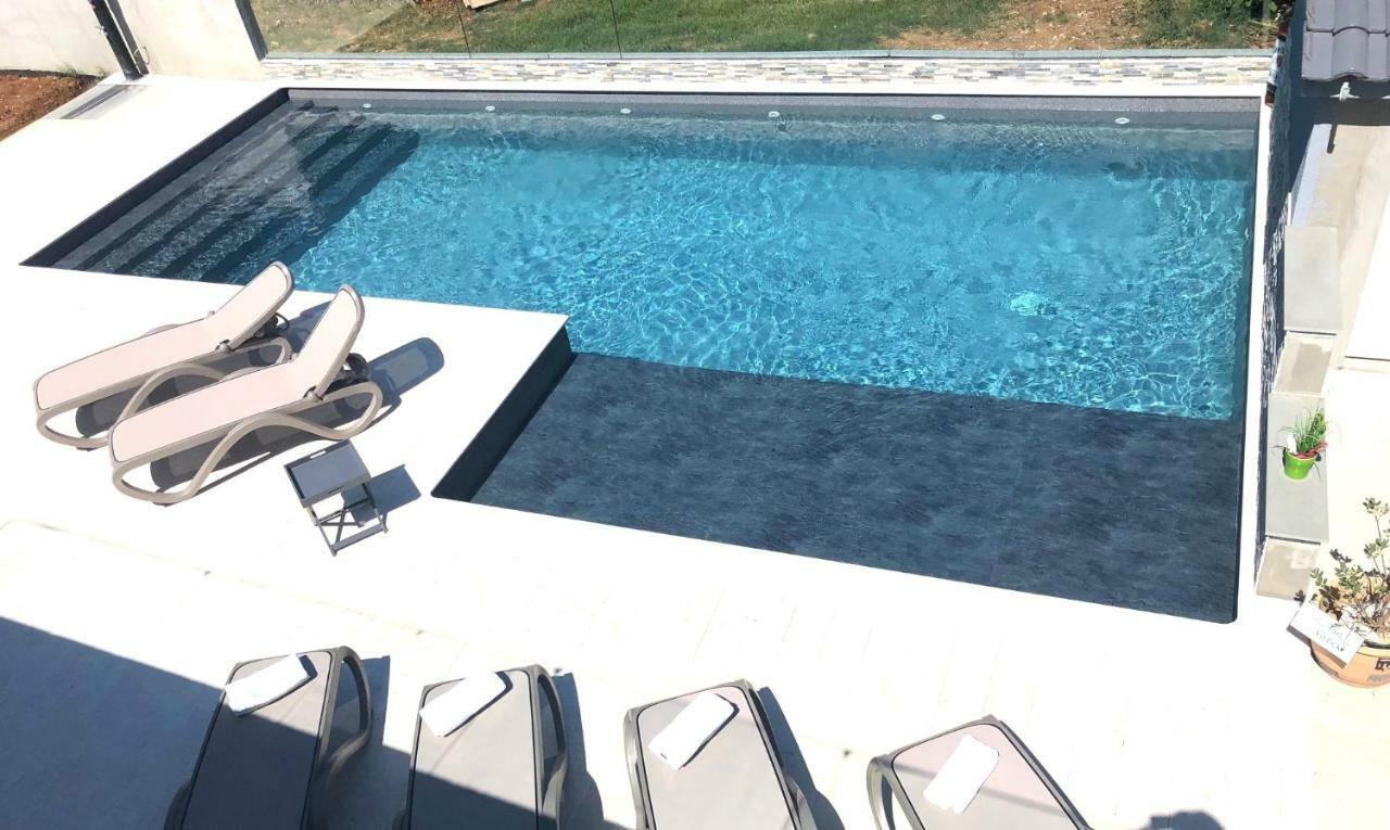 Croliday Apartment With Pool Nin Vrsi Buitenkant foto